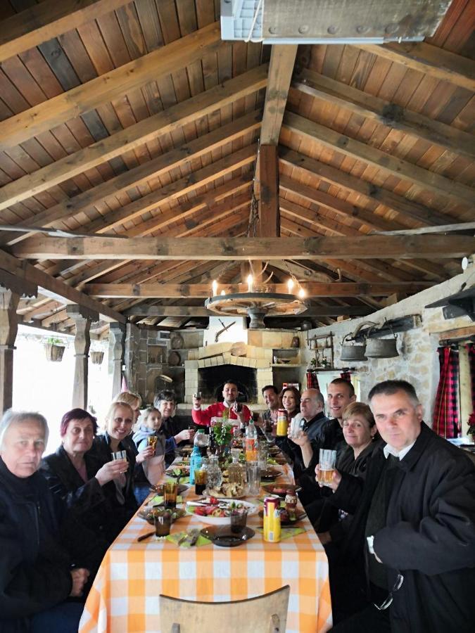 Къща За Гости Чичарите Gabrovo Eksteriør billede